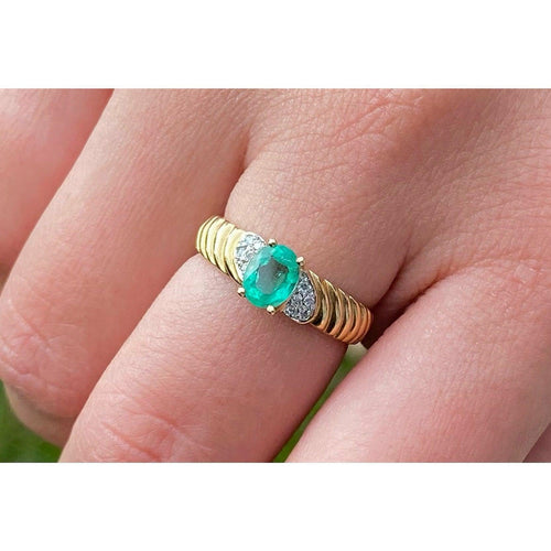 0.40 Carat Emerald Set in 14k Gold Ribbed Ring