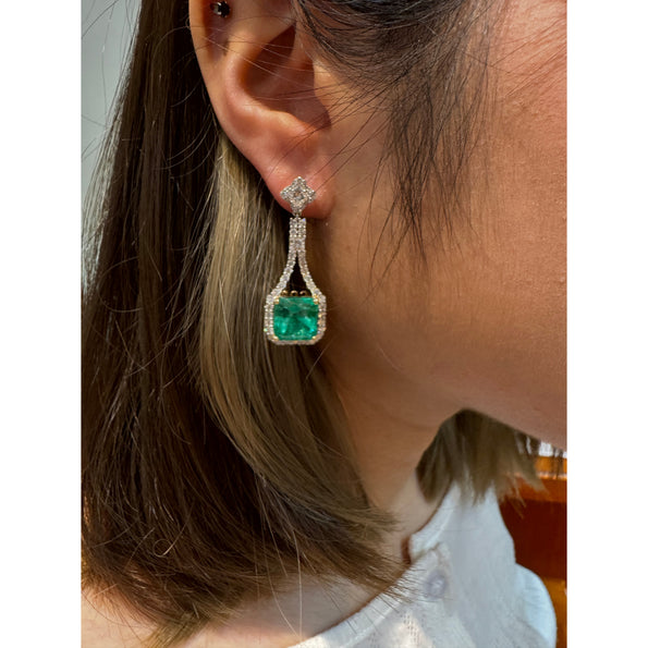 15 Carat Colombian Minor Oil Emerald & Diamond Dangle Earrings in 18K White Gold