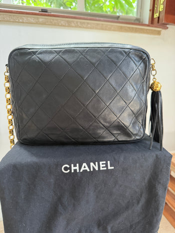 1990s Chanel Vintage Black Quilted CC Camera Bag – Assay Jewelers