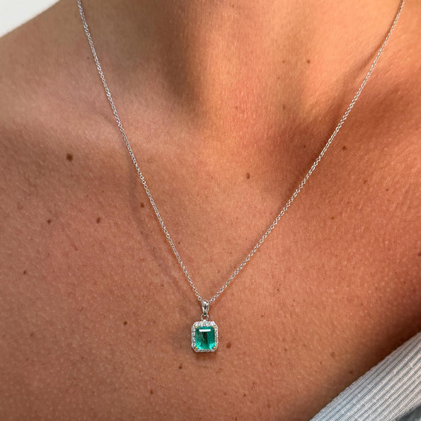 1.26 Carat Colombian Emerald Diamond Halo 18K White Gold Pendant Necklace