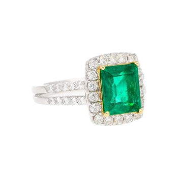 Bague halo en émeraude colombienne Muzo Old Mine de 2,06 carats et diamants, avec corps fendu, en or 18K – Assay Jewelers