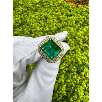 Bague halo en or blanc 18 k avec émeraude colombienne taille cabochon sugarloaf de 4,49 carats et diamants – Assay Jewelers