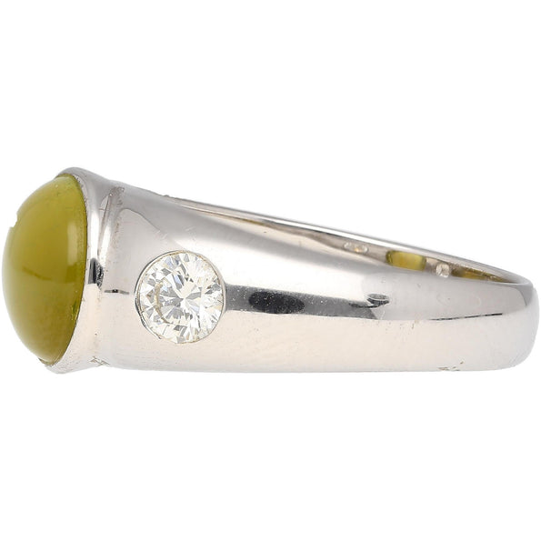 Bague trois pierres en or blanc 18K avec chrysobéryl œil de chat et diamant sertis clos