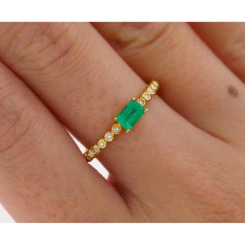 Emerald & Diamond Ribbed Shank Thin Stacking Ring 18K Gold