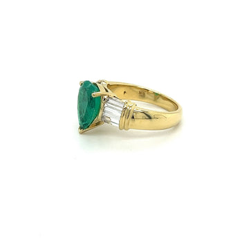 Bague en émeraude colombienne naturelle taille poire 3,22 carats avec diamants baguette sur les côtés – Assay Jewelers