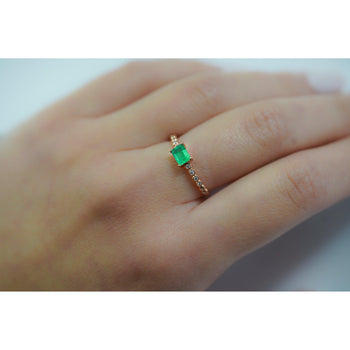 Natural Emerald and Diamond Ribbed Shank Thin Stacking Ring in 18K Rose Gold – Assay Jewelers