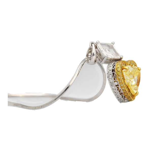 Collier cœur en platine avec diamant jaune fantaisie naturel certifié GIA de 2,02 carats