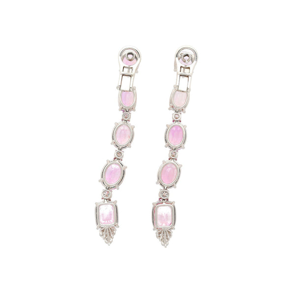 alt
Boucles d'oreilles pendantes en platine avec saphir Padparadscha naturel rose, changeant de couleur