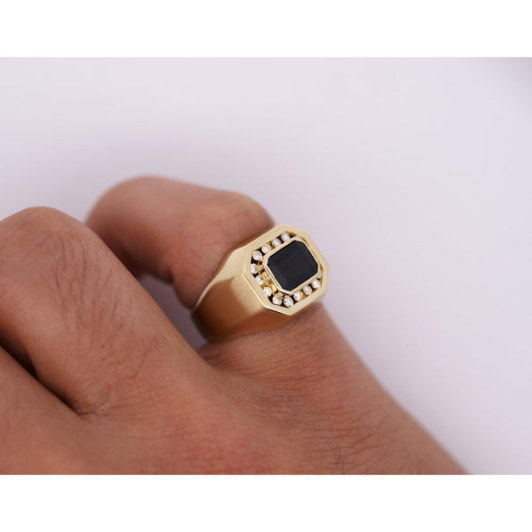 Bague Anciens en saphir bleu taille émeraude 2,5 carats et diamant, finition mate pour homme