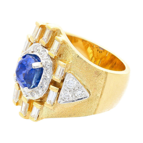 Bague homme Anciens en or finition mate avec saphir bleu 4,57 carats et diamants baguette