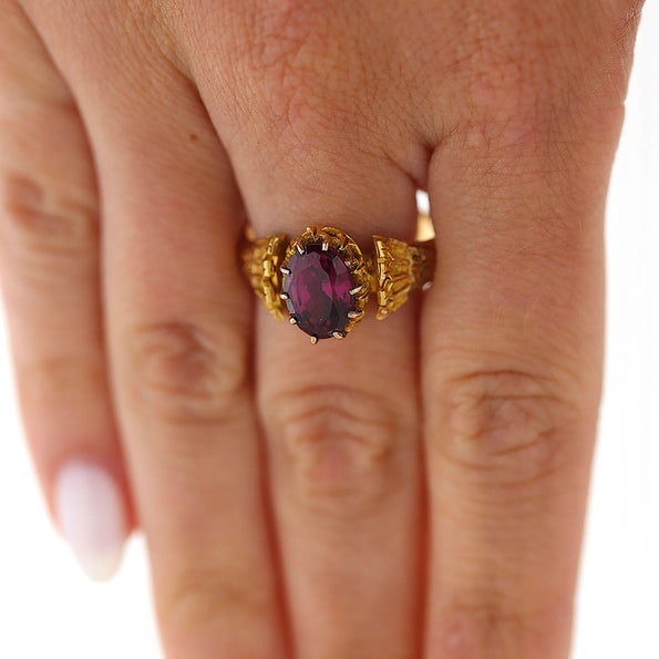 Vintage Oval Rodolite Garnet Victorian Revival in 18K Yellow Gold Solitaire Ring