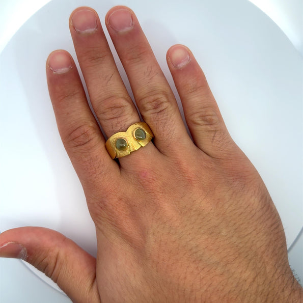 Bague Anciens homme Potter & Mellen "Owl" en chrysobéryl œil-de-chat, or 18k brossé